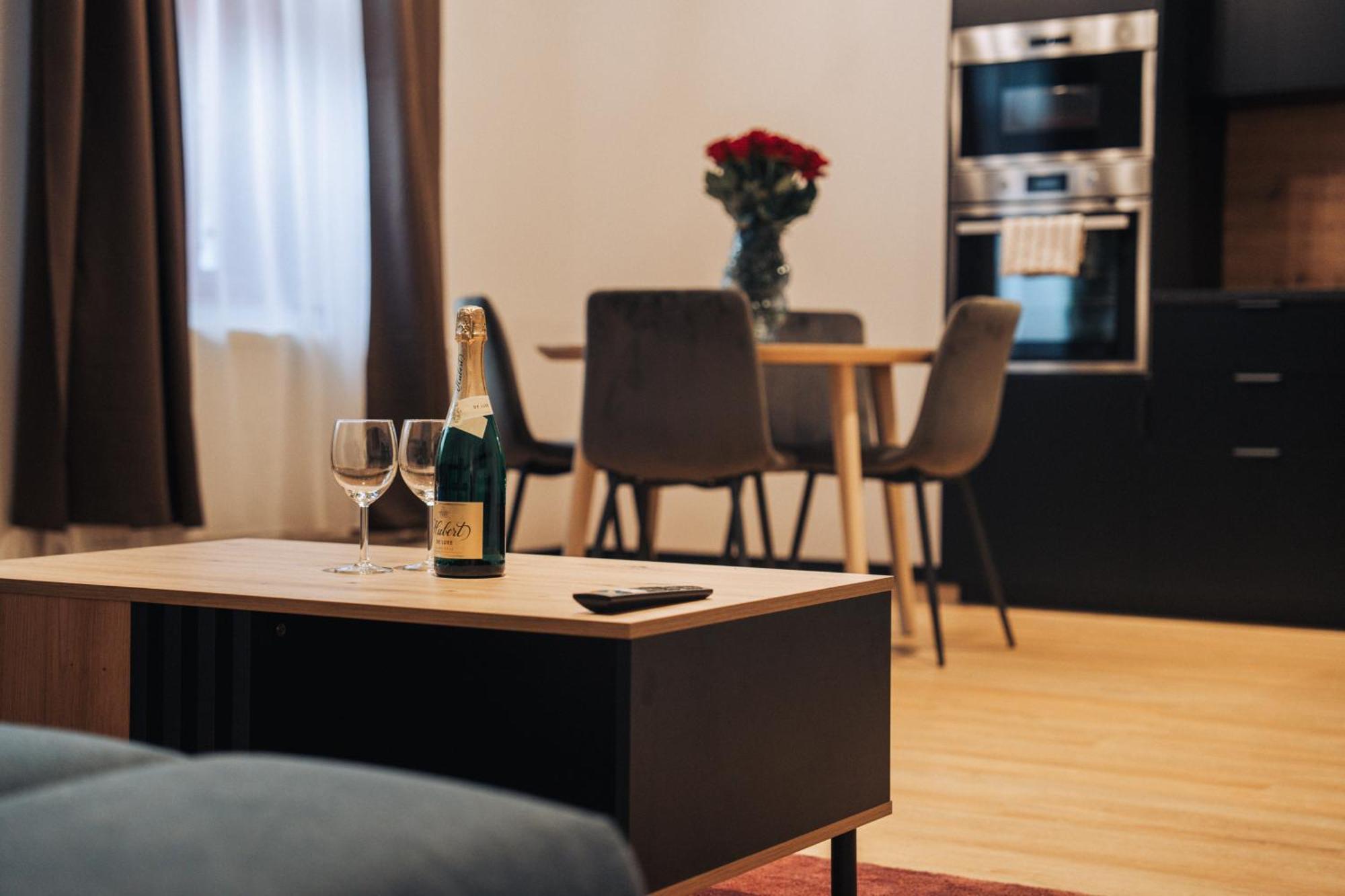 Hviezdoslavova Apartments, Trnava Centre, Parking Available Exterior photo